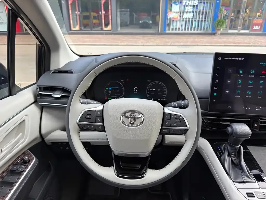Toyota Sienna — фото 5