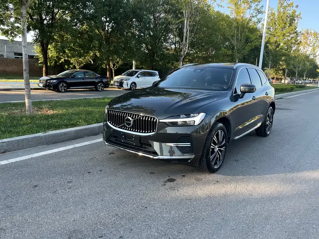 Volvo XC60 — фото 1
