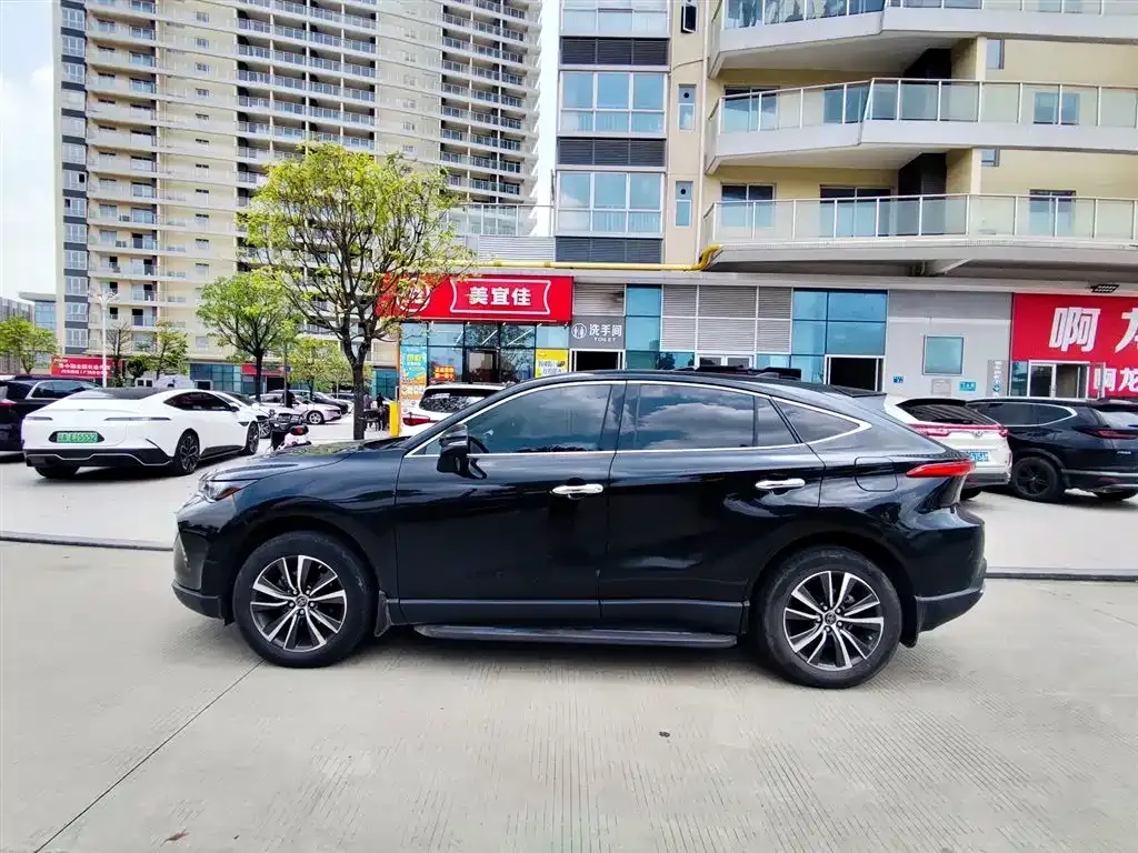 Toyota Harrier — фото 3