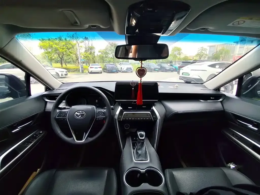 Toyota Harrier — фото 2