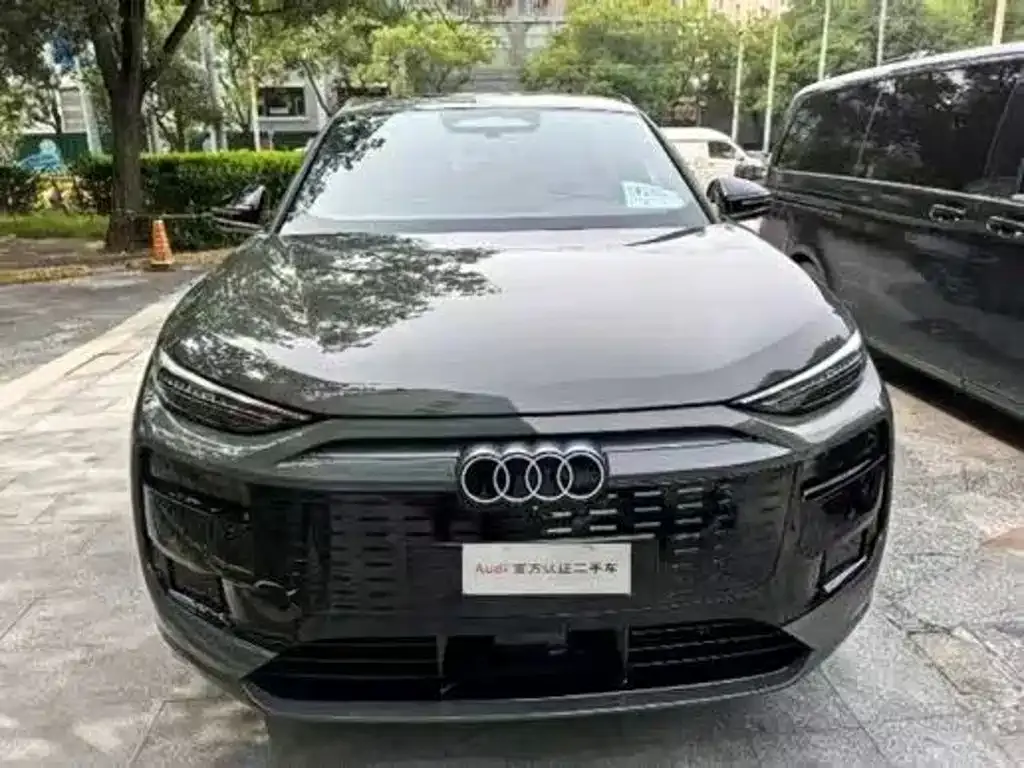 Audi Q6L e-tron — фото 1