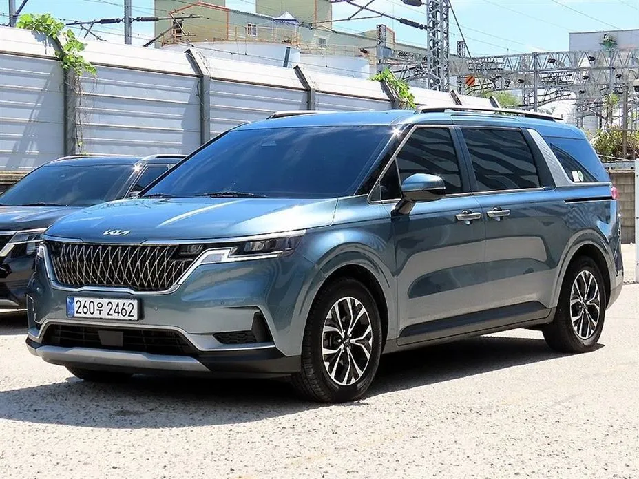 Kia Carnival — фото 1