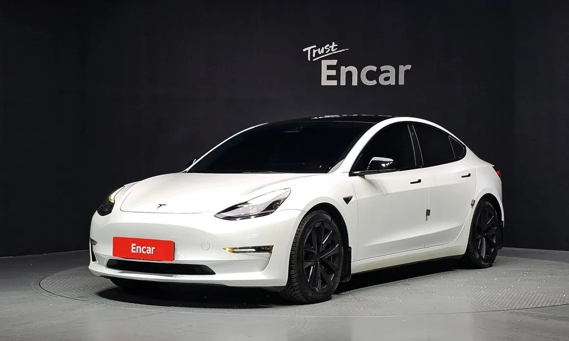 Tesla Model 3 — фото 1