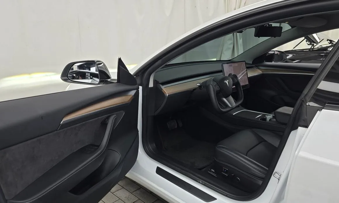 Tesla Model 3 — фото 3