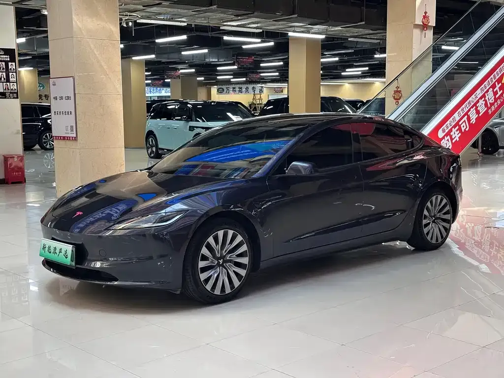 Tesla Model 3 — фото 1