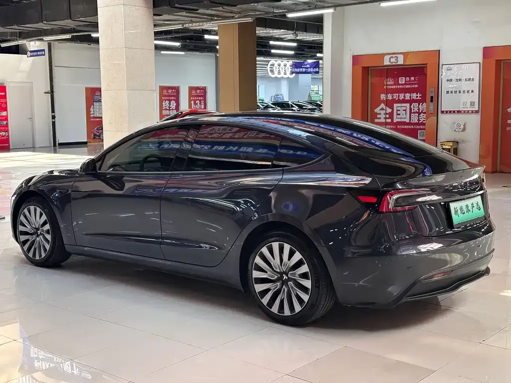 Tesla Model 3 — фото 10
