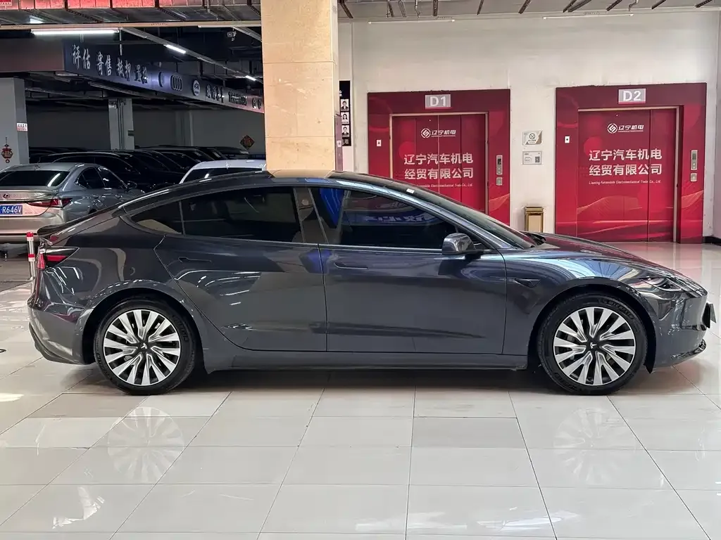 Tesla Model 3 — фото 6