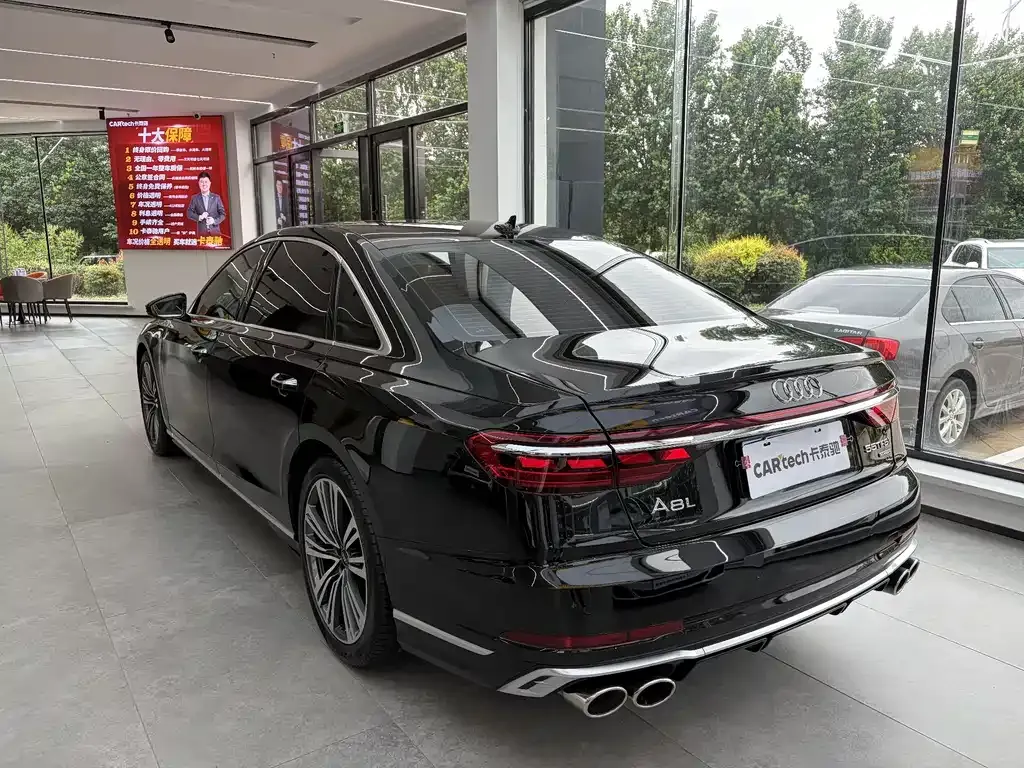 Audi A8 — фото 10
