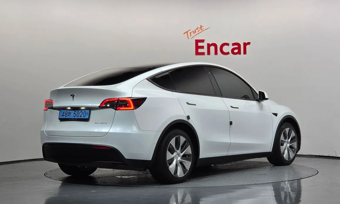 Tesla Model Y — фото 2