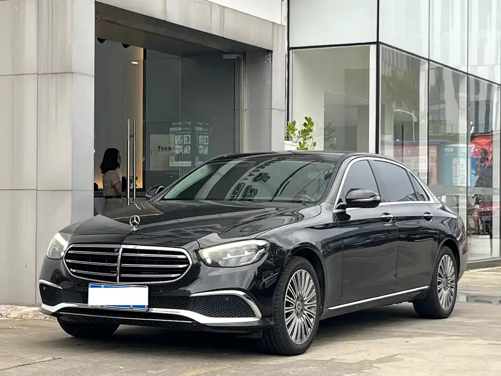 Mercedes-Benz E-Class — фото 1