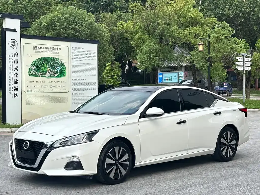Nissan Teana — фото 1