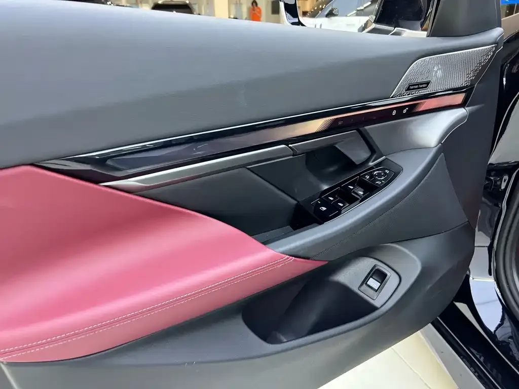 BMW 5 Series — фото 10