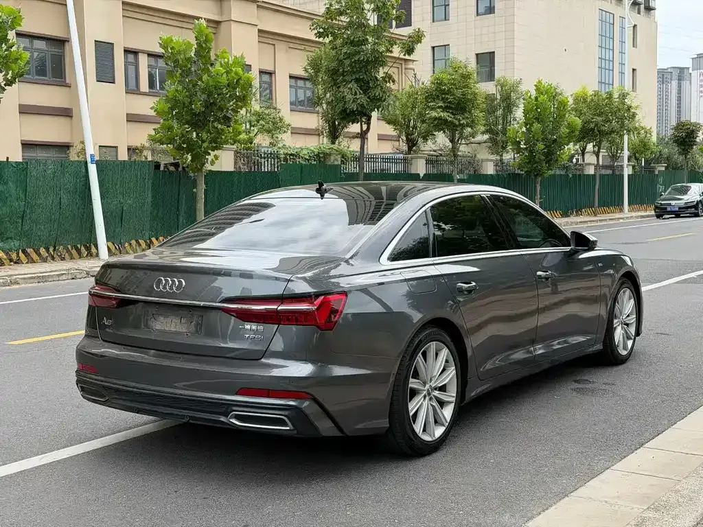 Audi A6L — фото 9