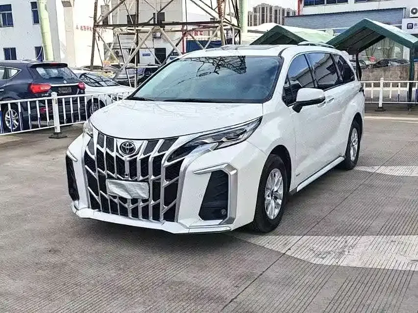 Toyota Granvia — фото 1