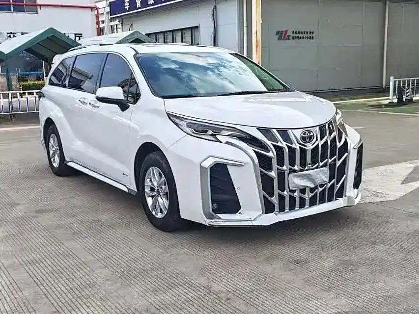 Toyota Granvia — фото 9
