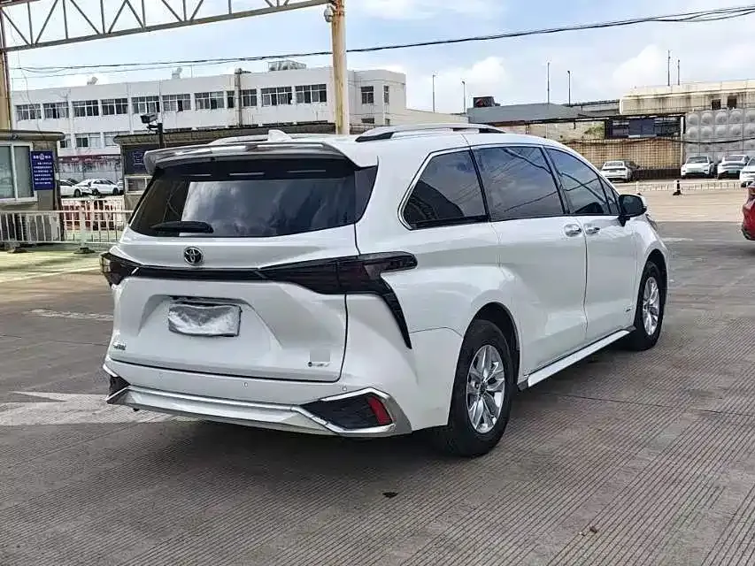 Toyota Granvia — фото 5