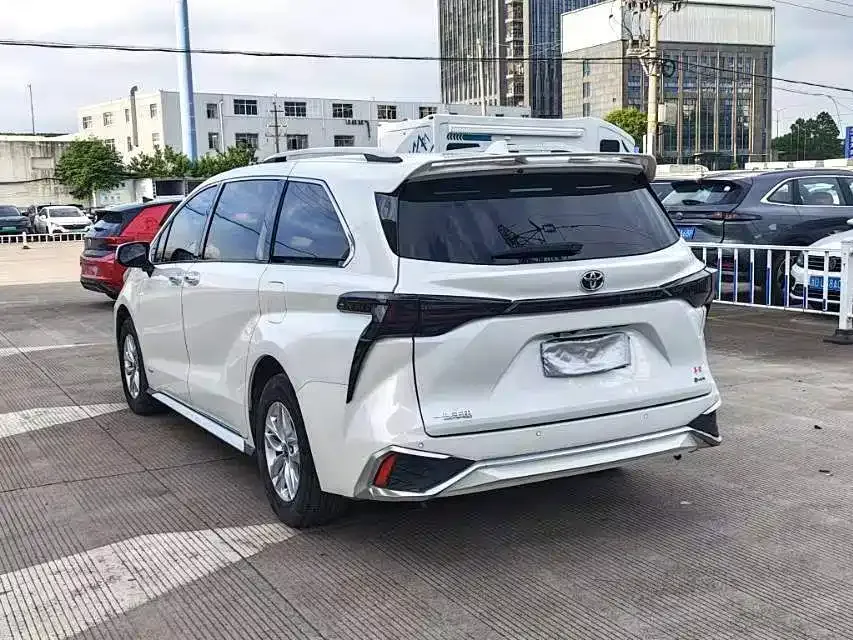 Toyota Granvia — фото 7