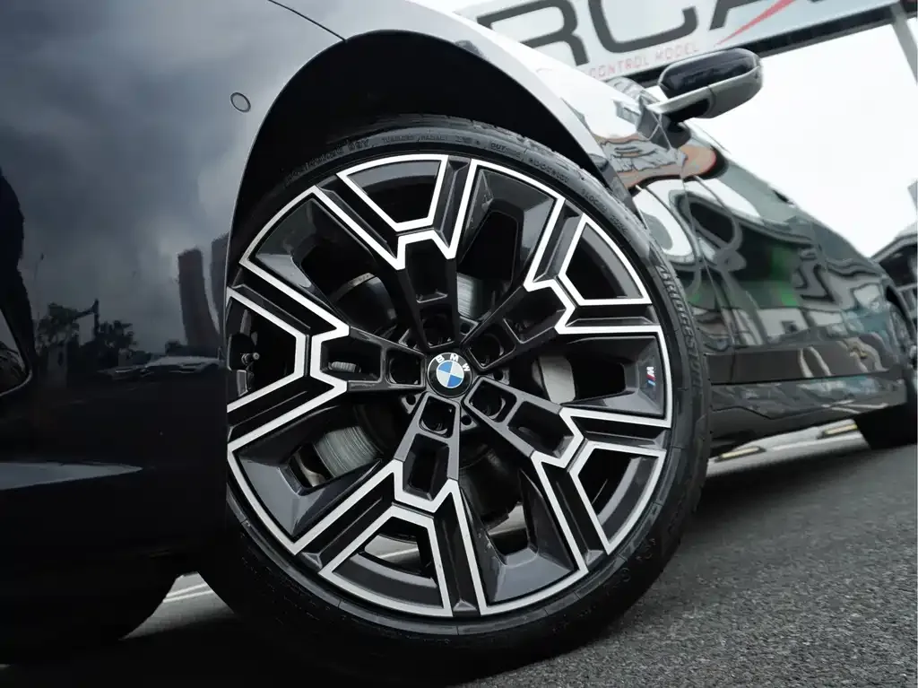 BMW 5 Series — фото 10