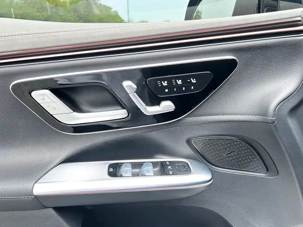 Mercedes-Benz EQE SUV — фото 2