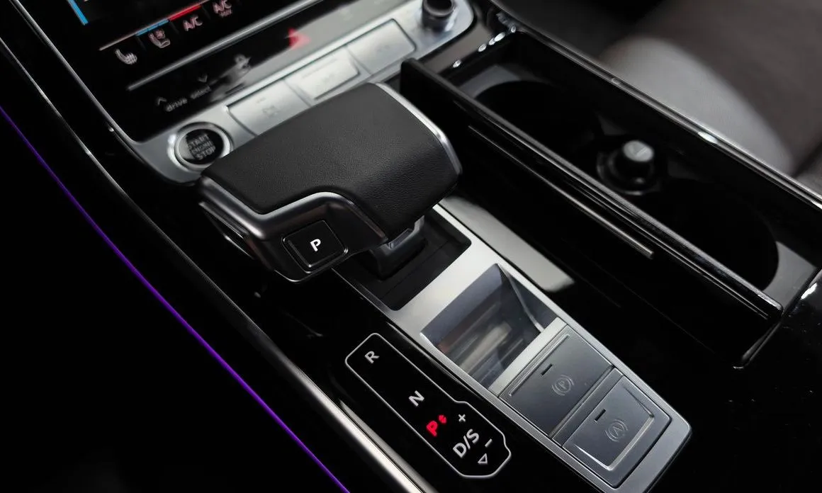 Audi A8 — фото 8