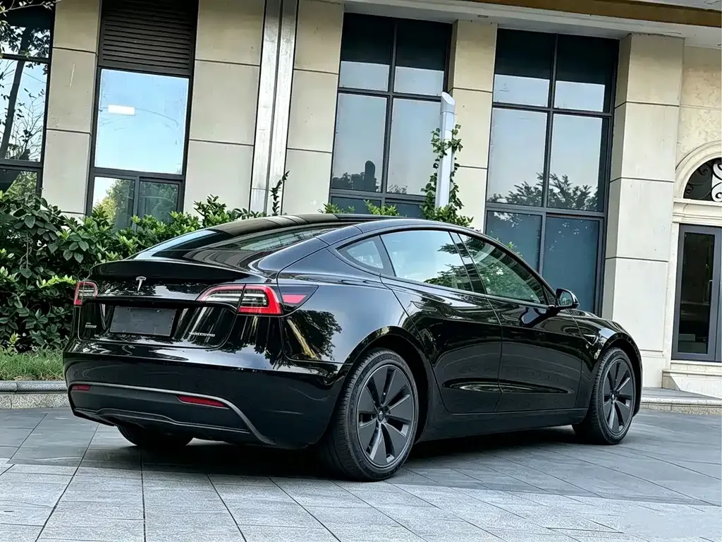 Tesla Model 3 — фото 2