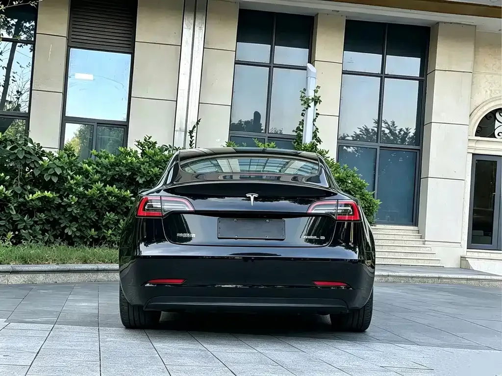 Tesla Model 3 — фото 7