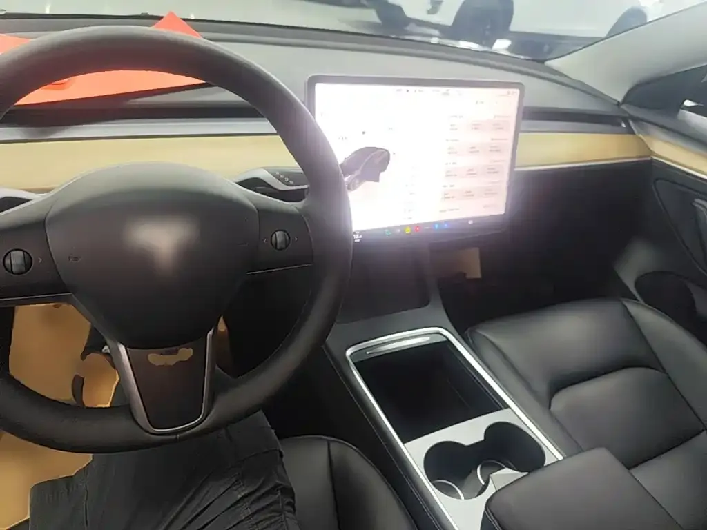 Tesla Model 3 — фото 4