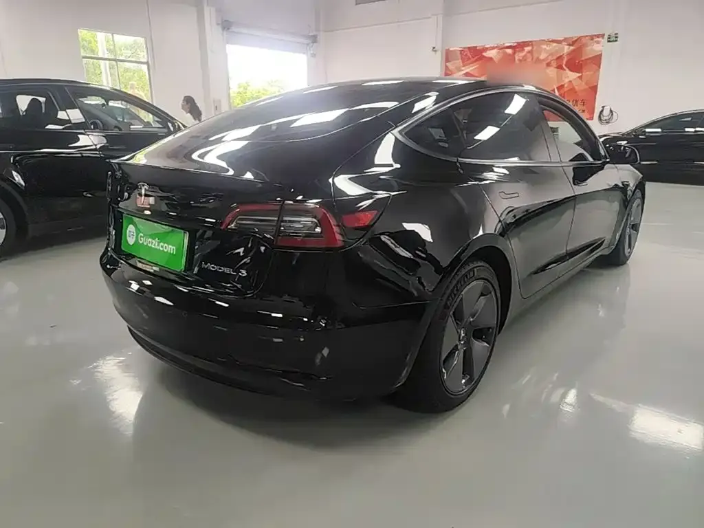 Tesla Model 3 — фото 8