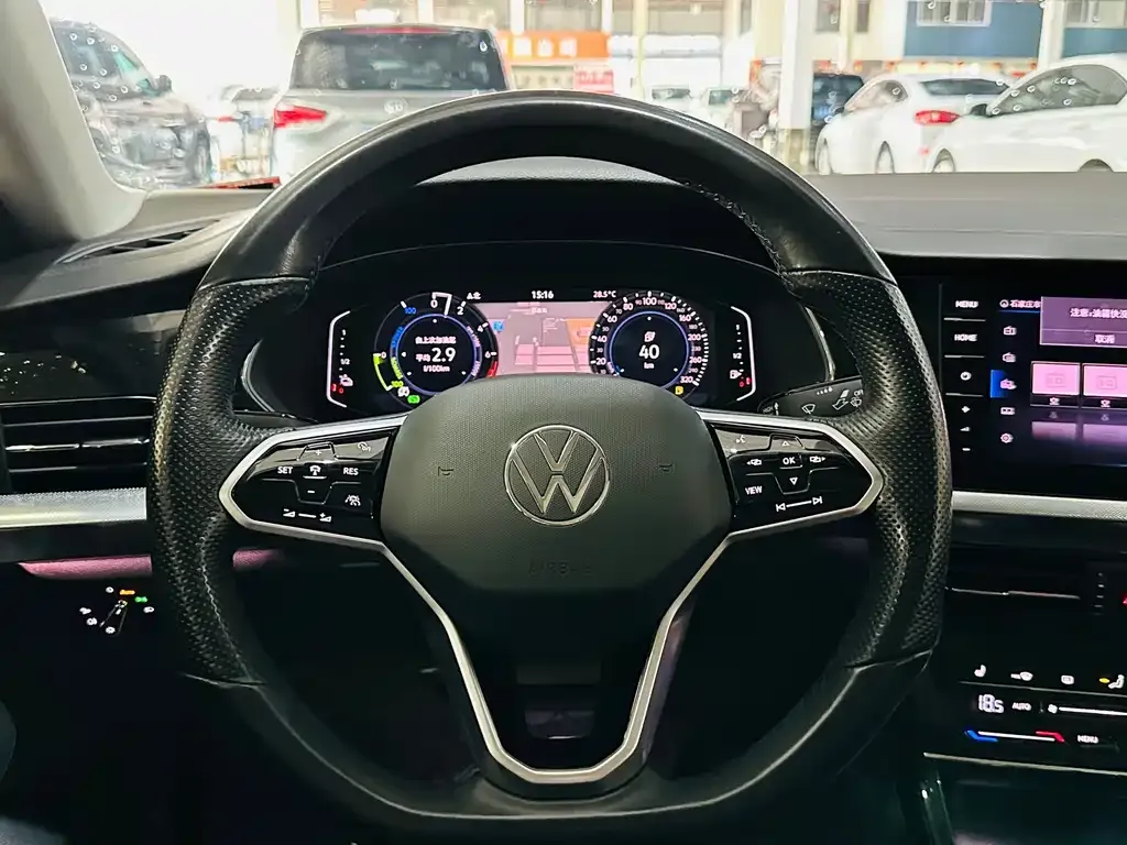 Volkswagen Passat PHEV — фото 6