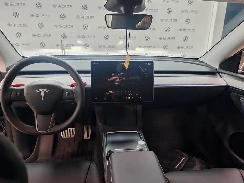 Tesla Model Y — фото 8