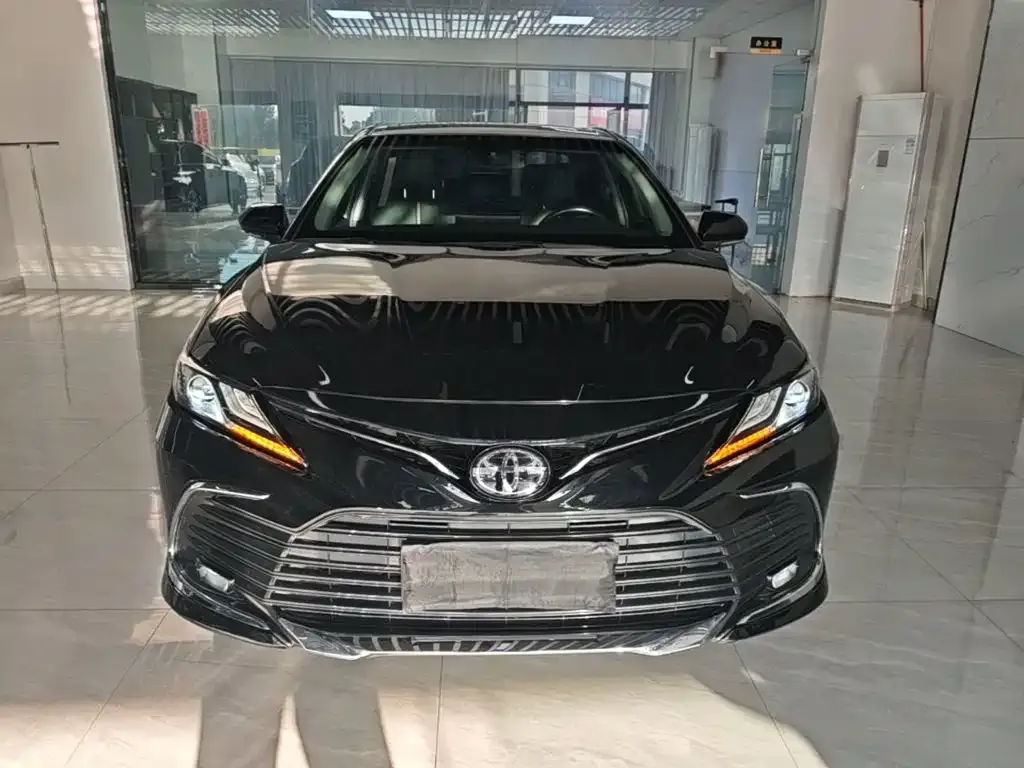 Toyota Camry — фото 9