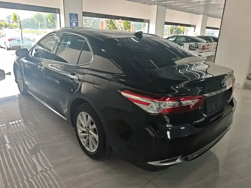 Toyota Camry — фото 6