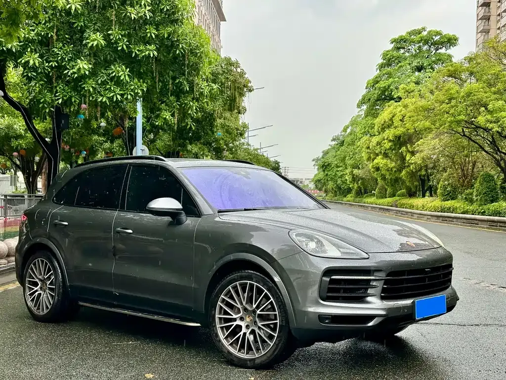 Porsche Cayenne — фото 1