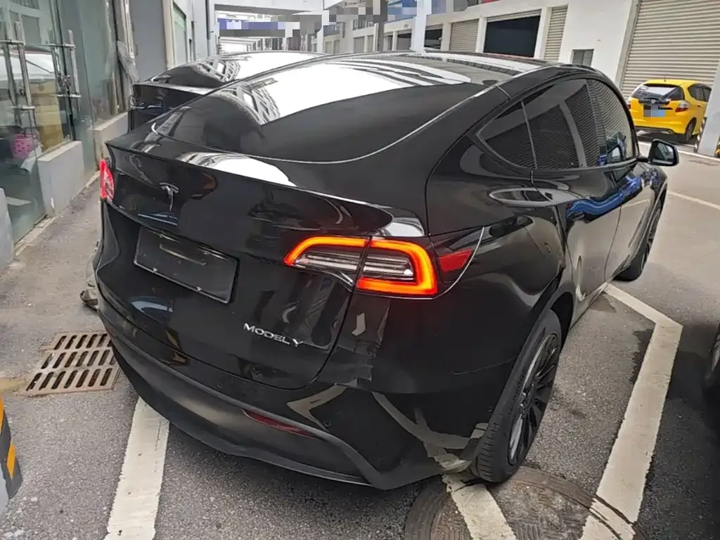 Tesla Model Y — фото 9