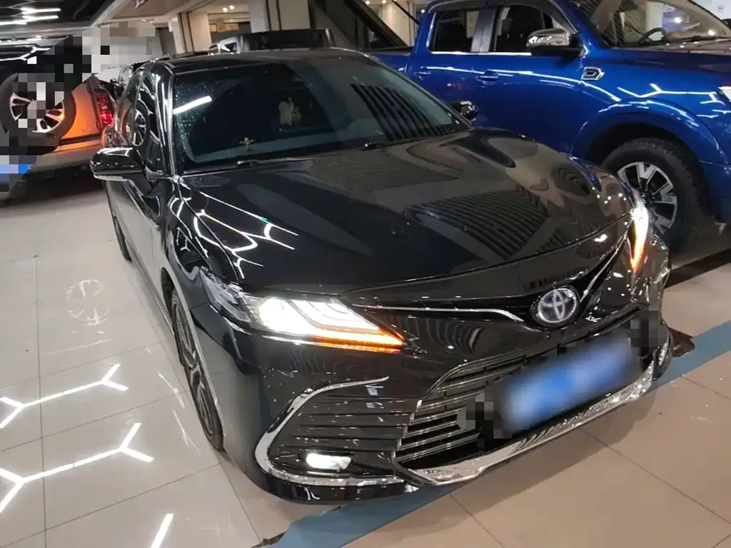 Toyota Camry — фото 5