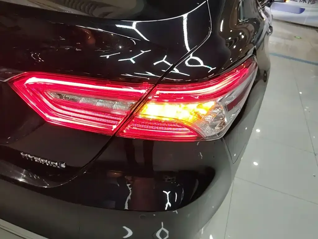 Toyota Camry — фото 7