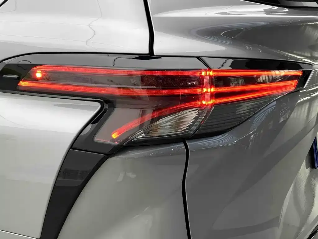 Toyota Granvia — фото 7