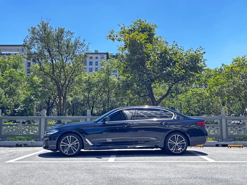 BMW 5 Series — фото 5