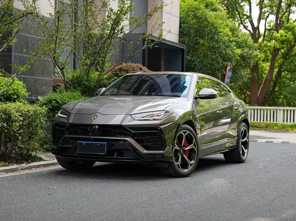 Lamborghini Urus — фото 1