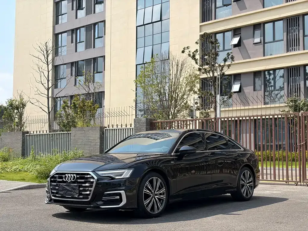 Audi A6L — фото 1