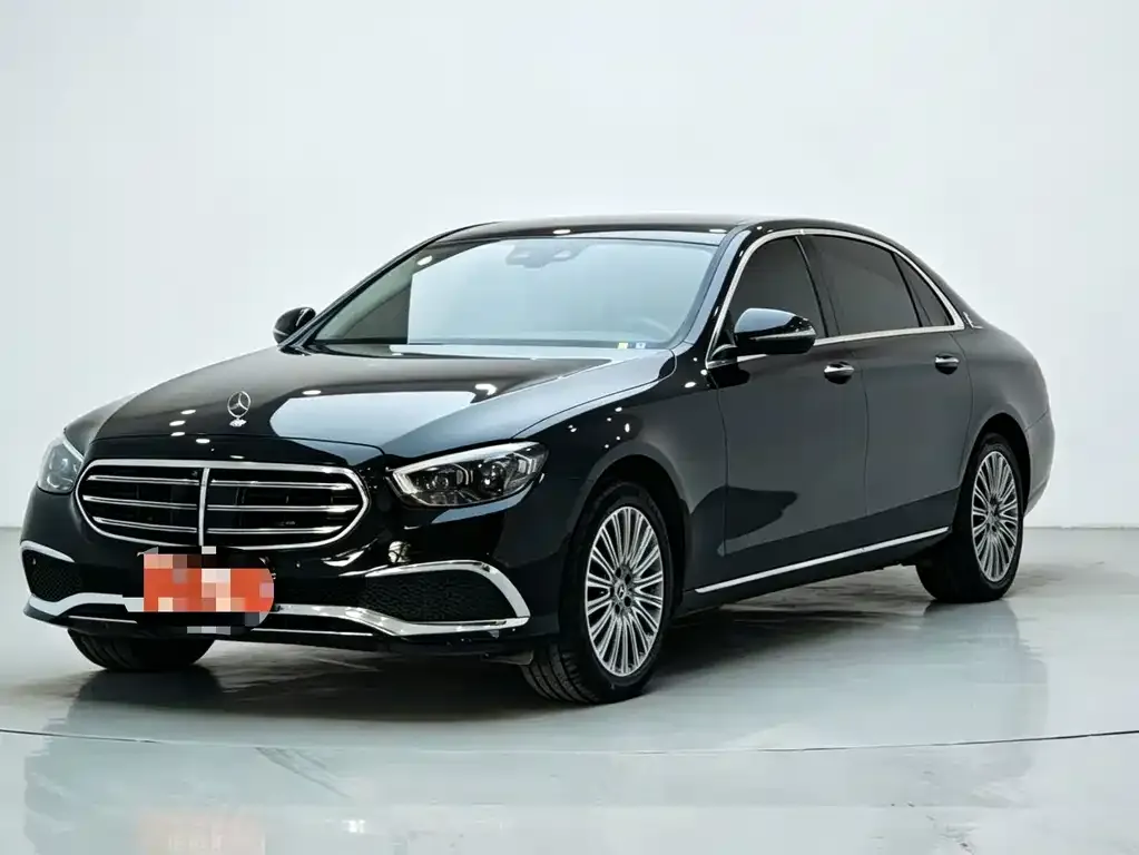 Mercedes-Benz E-Class — фото 1