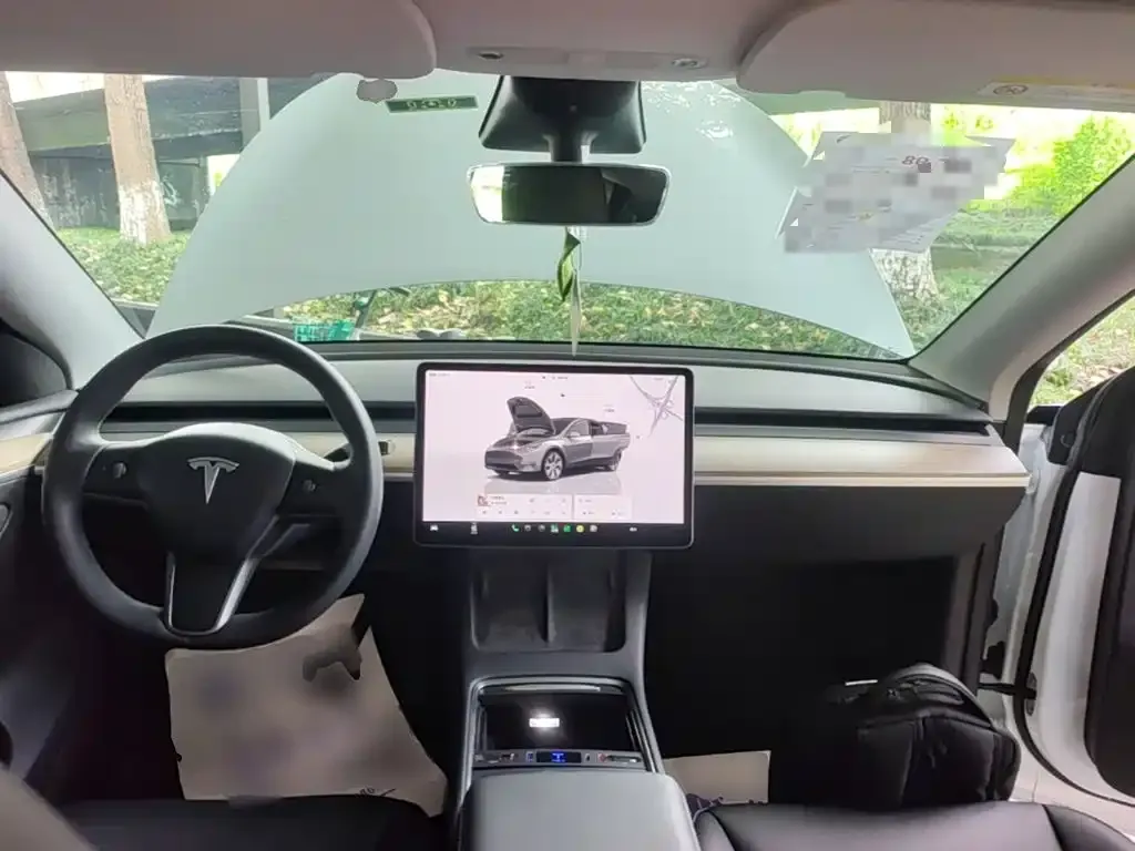 Tesla Model Y — фото 6