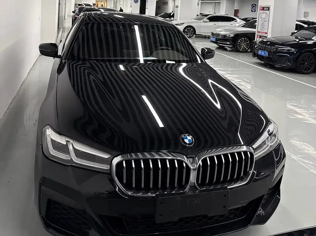 BMW 5 Series — фото 1