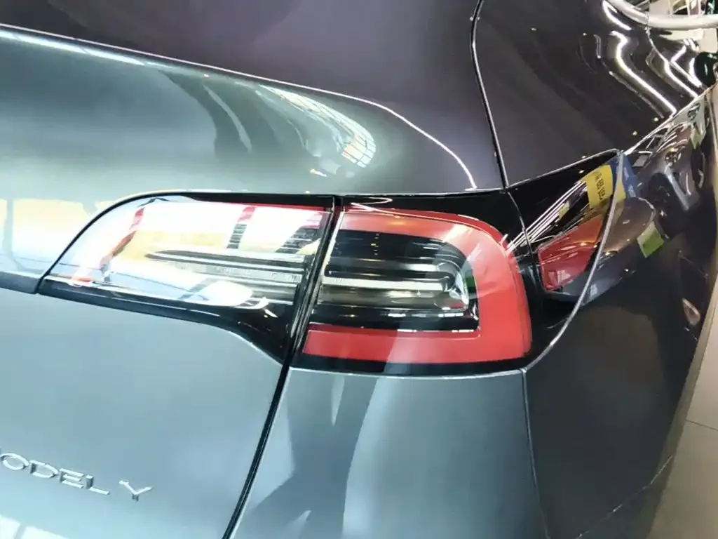 Tesla Model Y — фото 5