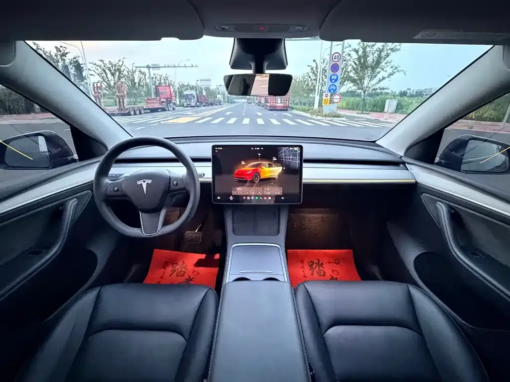 Tesla Model Y — фото 9