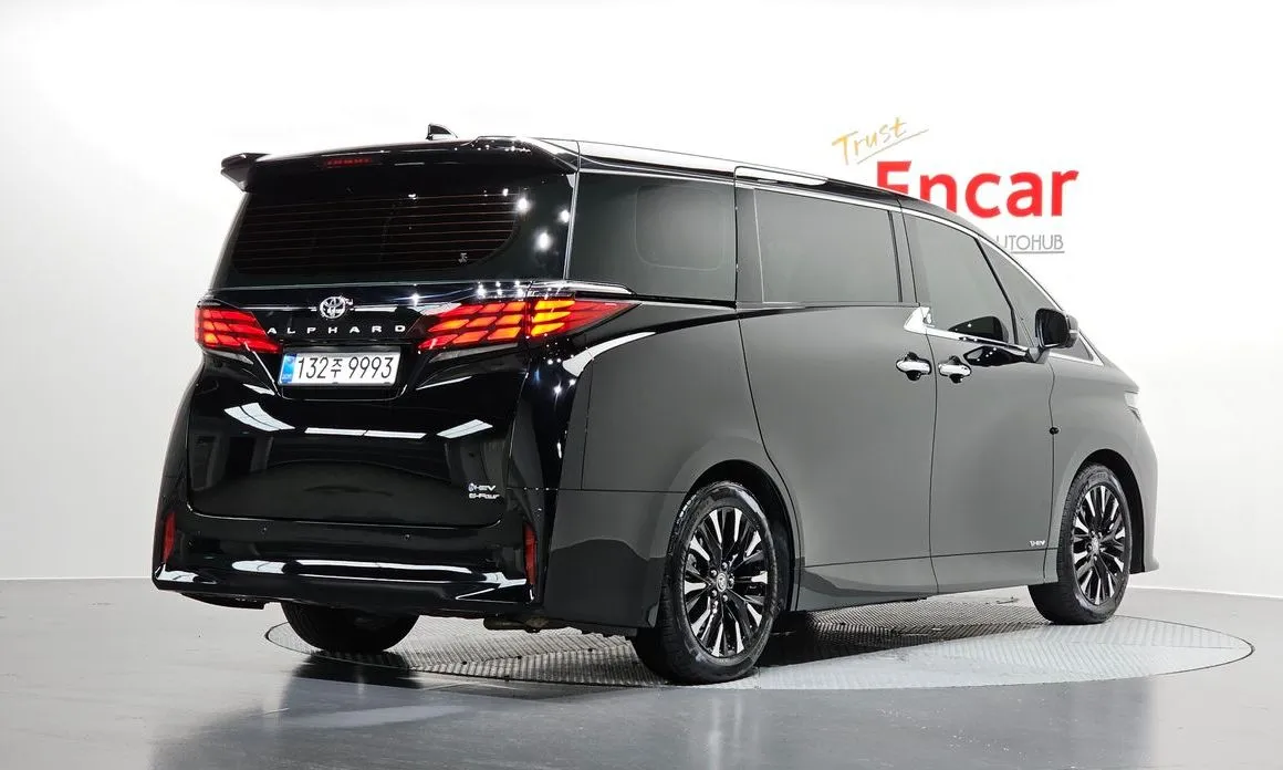Toyota Alphard — фото 4