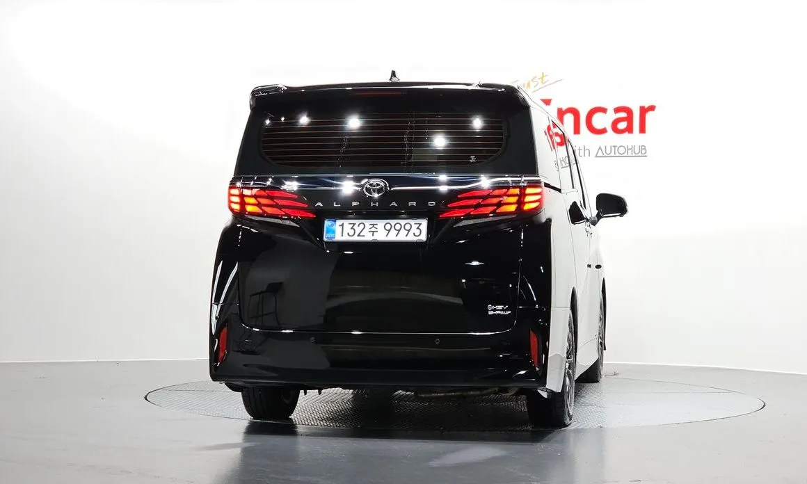 Toyota Alphard — фото 2
