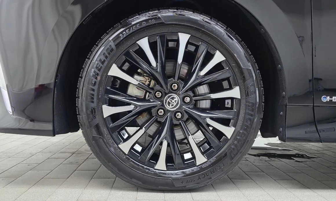 Toyota Alphard — фото 10