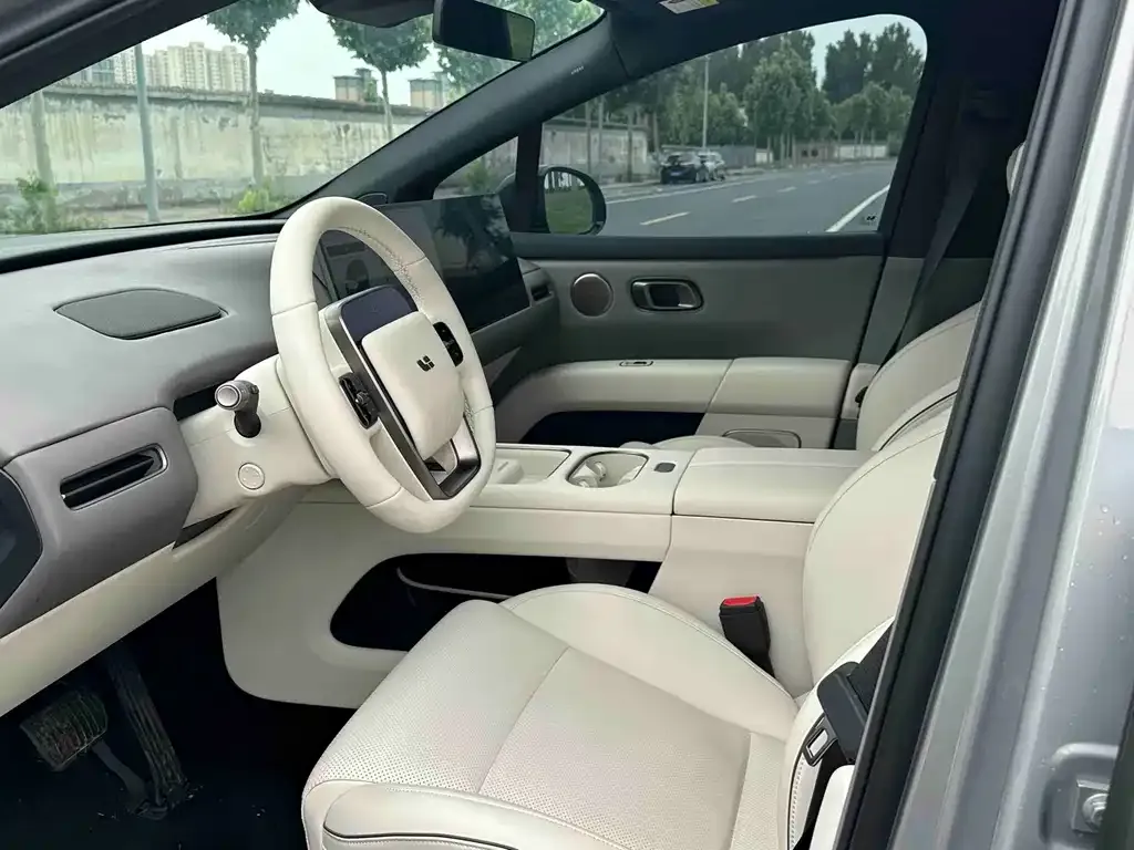 Li Auto Li i6 — фото 3