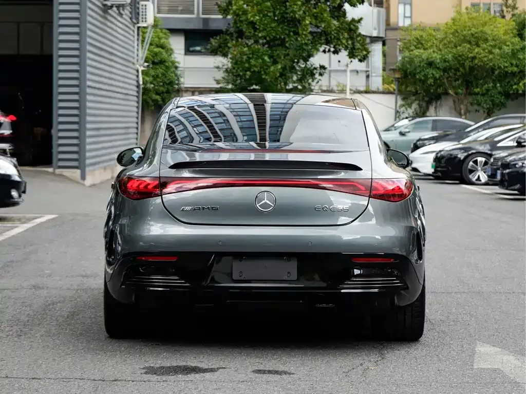 Mercedes-Benz EQE AMG — фото 7